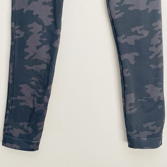 Spanx Camo Leggings Size Medium Look at Me Now Athleisure Comfort FL3515 - Picture 4 of 12